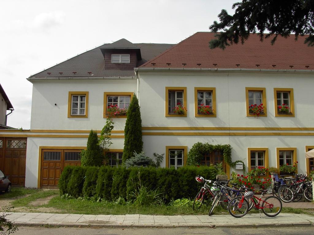 Отель Pension A Restaurace Rudolec Cesky Rudolec Экстерьер фото
